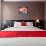 Reddoorz Premium Near Pantai Losari 2