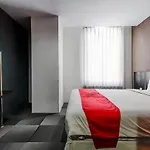 Reddoorz Premium Near Pantai Losari 2