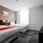 Reddoorz Premium Near Pantai Losari 2