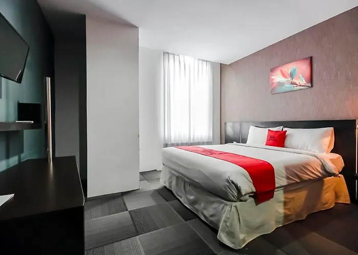 Reddoorz Premium Near Pantai Losari 2