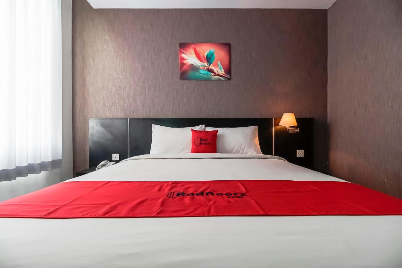 Reddoorz Premium Near Pantai Losari 2 Hotel