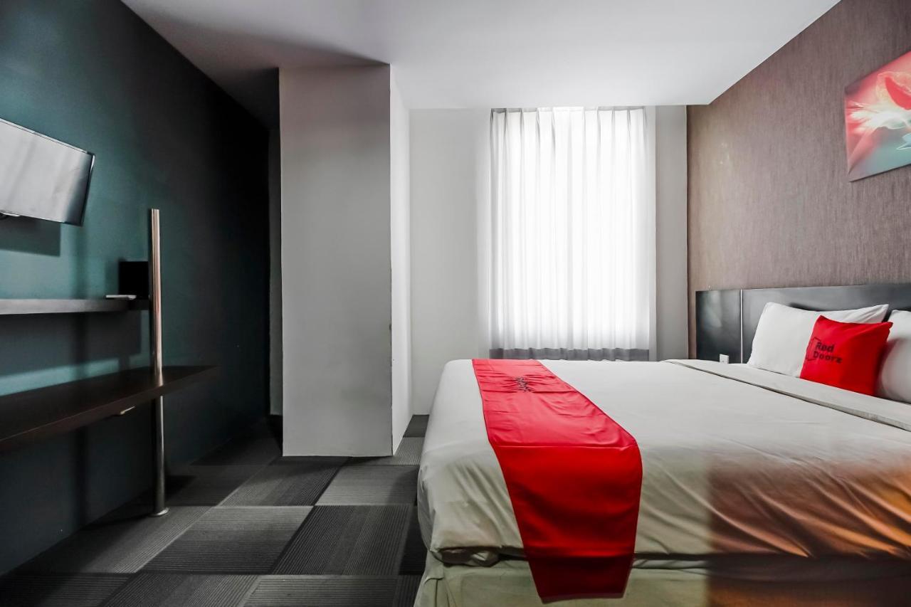 Reddoorz Premium Near Pantai Losari 2 Makassar
