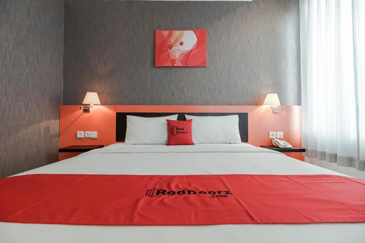 Reddoorz Premium Near Pantai Losari 2 Makassar